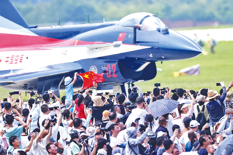 日本女人被男人插骚骚逼的长春航空展迎来首个公众日